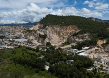 Los cerros contenían el viento, protegían los mantos acuíferos, evitaban deslaves. Cada tonelada que se llevaron dejó a la ciudad más vulnerable, más expuesta, más frágil.