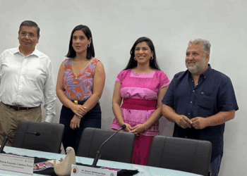 Cuando fue senador, Eduardo Ramírez Aguilar se pronunció a favor de firmar acuerdos interinstitucionales con países vecinos para ordenar la internación del autotransporte internacional turístico.