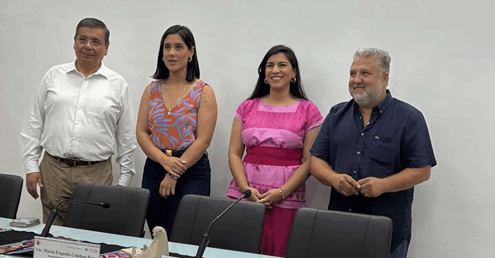 Cuando fue senador, Eduardo Ramírez Aguilar se pronunció a favor de firmar acuerdos interinstitucionales con países vecinos para ordenar la internación del autotransporte internacional turístico.