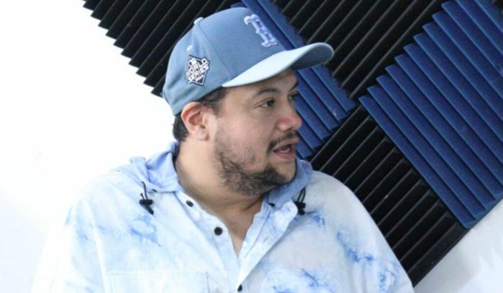 El Autor mostró La noche oscura del alma y sus planes futuros.