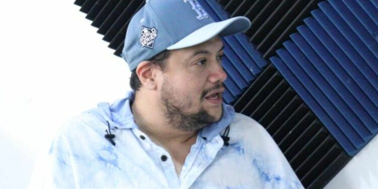 El Autor mostró La noche oscura del alma y sus planes futuros.