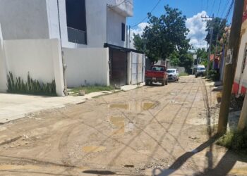 Vecinos denuncian abandono en pavimentación.