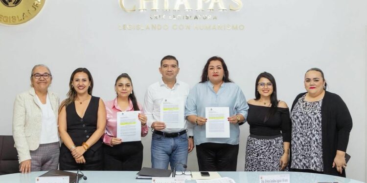 Legislador refrendó compromiso para combatir violencia política.