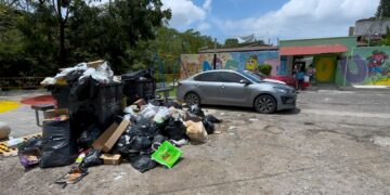 Vecinos reportaron desbordamiento de basura cerca de un kínder.