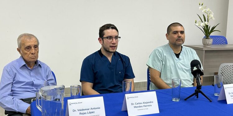 Especialistas realizaron operación torácica mínimamente invasiva en Tuxtla.