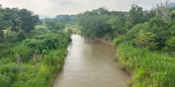 Defienden río Santo Domingo ante daños ambientales.