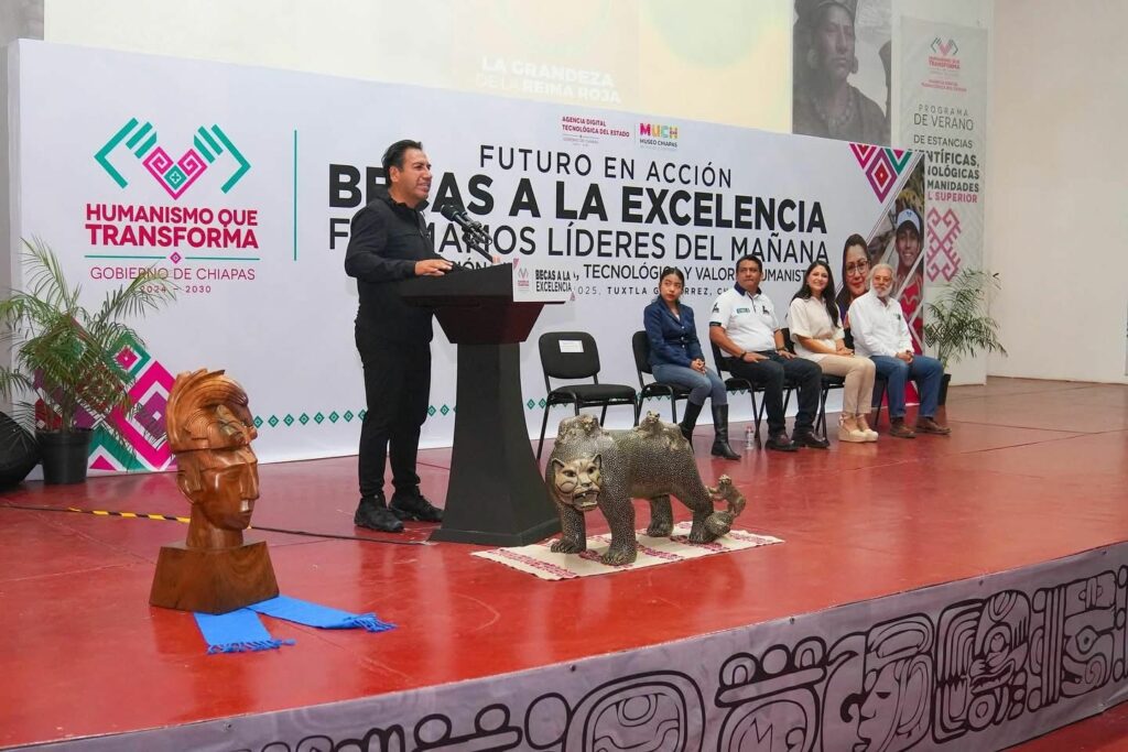 El gobernador resaltó la importancia de fortalecer la educación en Chiapas.