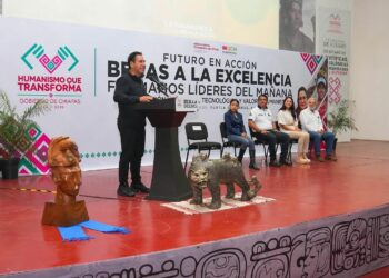 El gobernador resaltó la importancia de fortalecer la educación en Chiapas.