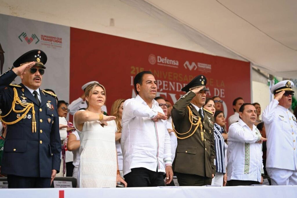 Miles de familias se reunieron en la capital para celebrar el desfile cívico-militar.