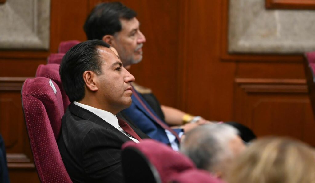 El gobernador acudió a la sesión solemne de la nueva SCJN en México.