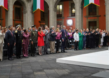 Por primera vez en los informes del Gobierno de la República, marcando un sello propio, la presidenta mencionó los nombres de todos los integrantes de su equipo cercano de trabajo. 