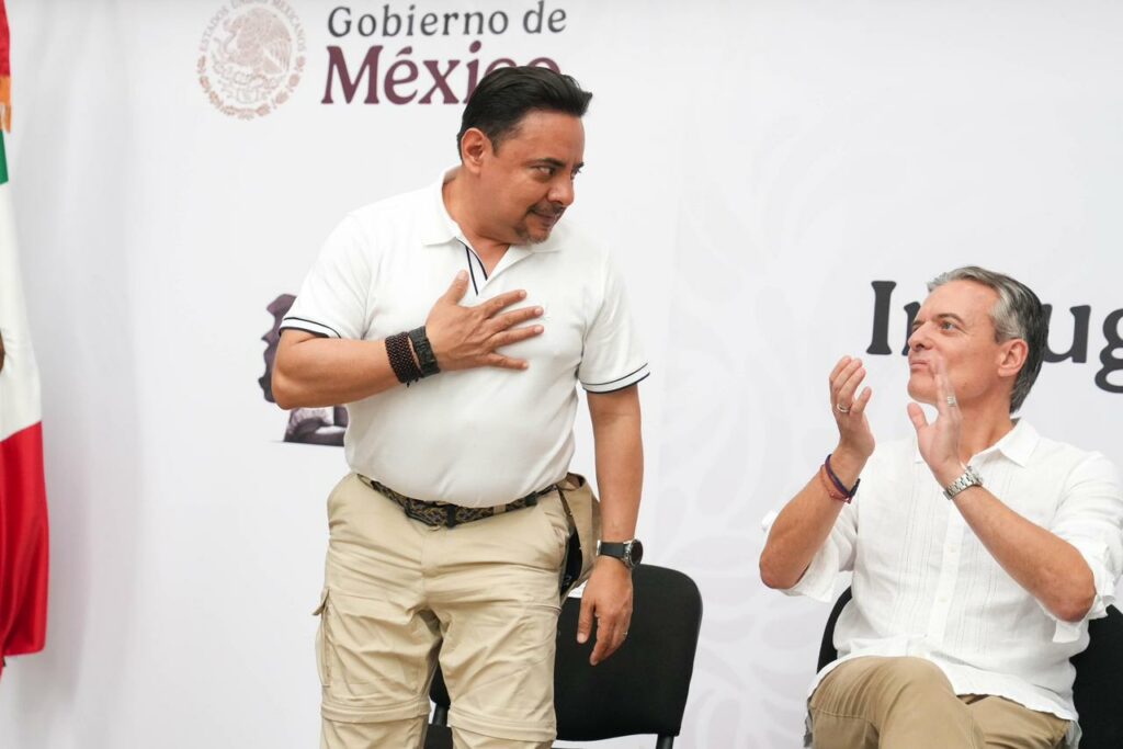 Moreno Guillén celebró apertura del Centro Multiservicios de la Comar.