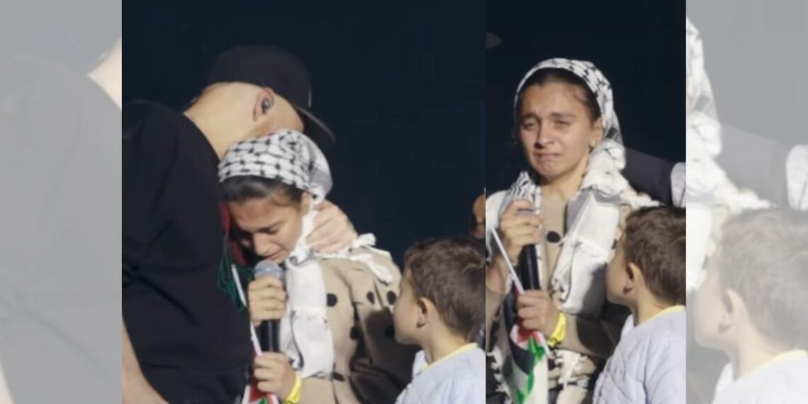 Durante su concierto en el Zócalo, René Pérez “Residente” subió al escenario a una familia refugiada palestina, entre ellos una joven llamada Alma.