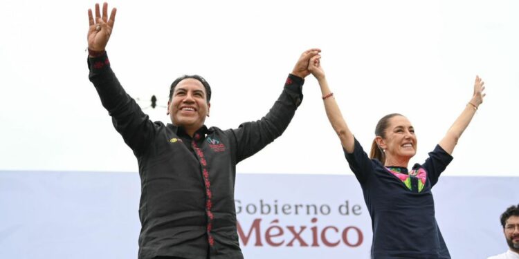 Anunció reparación de puentes y programas sociales para Chiapas.