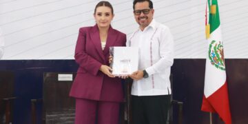 Destacó que se ha llevado apoyos a quienes más lo necesitan, construyendo obras públicas y fortaleciendo los servicios para la población