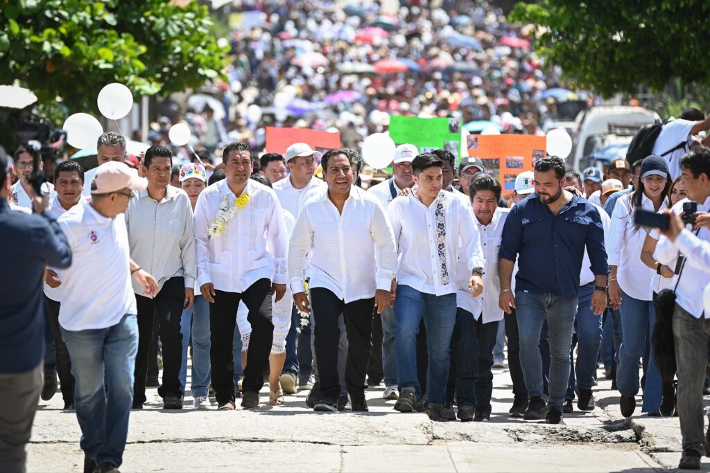 El gobernador honró legado de maestro Artemio y anunció obras cruciales.