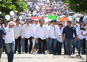 El gobernador honró legado de maestro Artemio y anunció obras cruciales.