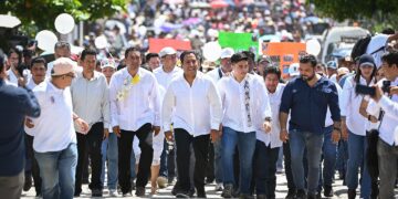 El gobernador honró legado de maestro Artemio y anunció obras cruciales.