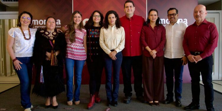 ¿Qué clase de mensaje se manda al pueblo chiapaneco cuando se convive y presenta desde el presidium, a quien dejó colapsado el sistema de salud estatal, como José Manuel Cruz Castellanos, conocido por todos como “Pepe Cruz”?