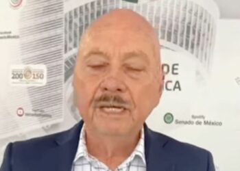 El exsecretario de Salud y hoy senador, sigue bajo la sombra de presuntas irregularidades durante su gestión. Obras fantasmas, hospitales colapsados y el uso político del personal médico marcaron su paso por la dependencia. 