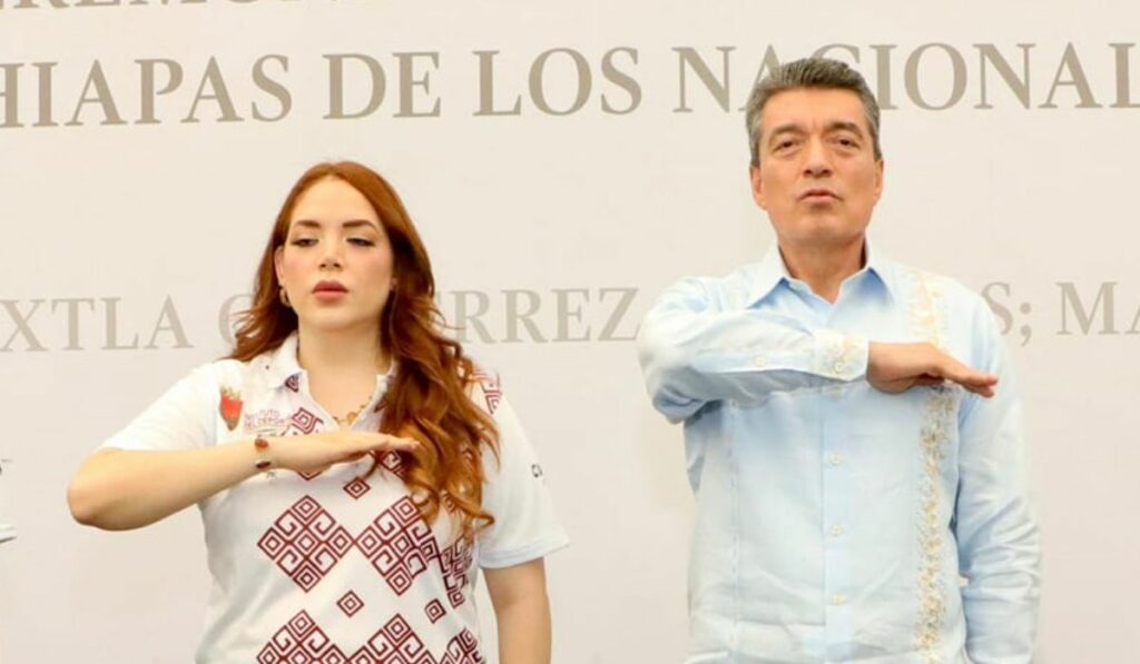 Durante su sexenio, Chiapas vivió años oscuros, marcados por la violencia, los asesinatos y las desapariciones. Fueron tiempos de masacres silenciadas, cuerpos colgados, carreteras tomadas por el crimen, y una institucionalidad reducida al discurso.