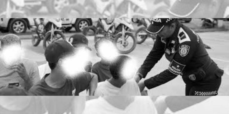 Organizaciones han reportado casos en los que niños y adolescentes de miles de escuelas en todo el país han sido reclutados por grupos criminales.