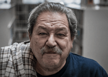 El problema no es solo lo que dice, sino desde dónde lo dice: un hombre con poder, que dirige una de las editoriales públicas más importantes de América Latina