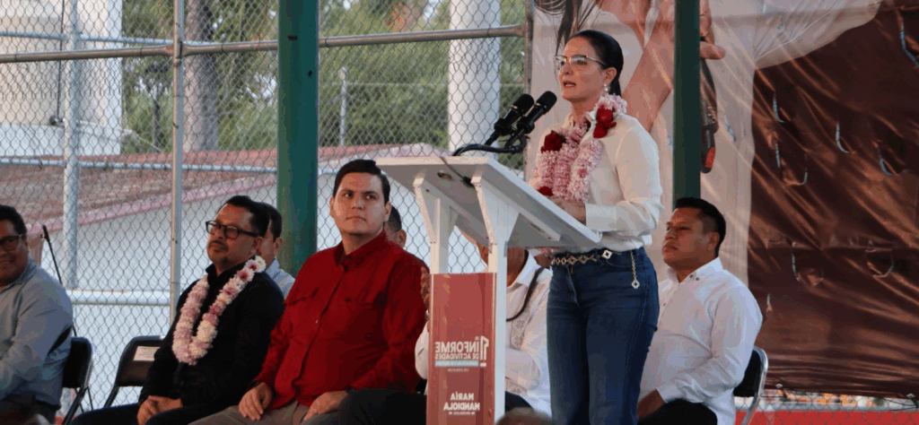 La morenista rindió su primer informe Legislativo ante cientos de asistentes.