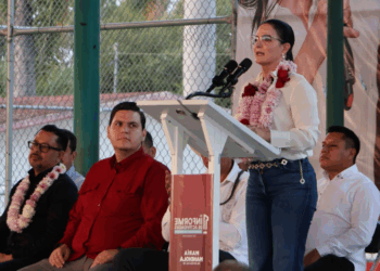 La morenista rindió su primer informe Legislativo ante cientos de asistentes.