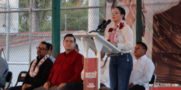 La morenista rindió su primer informe Legislativo ante cientos de asistentes.