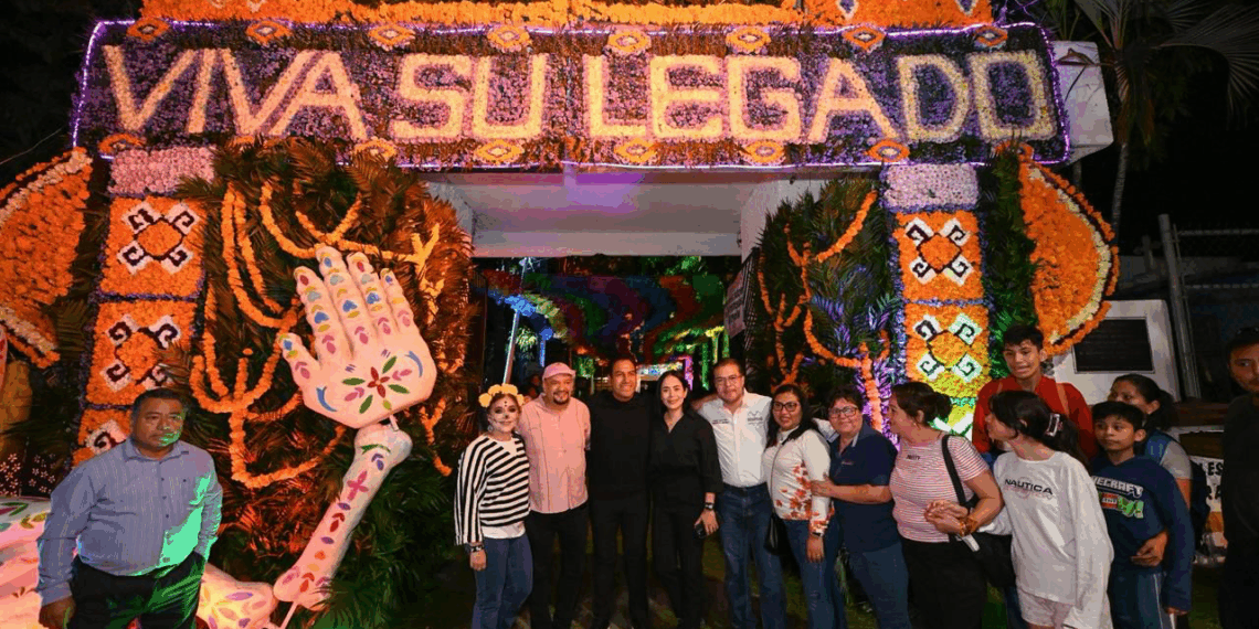 El gobernador convivió con familias en la velada del Día de Muertos.