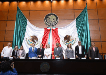 La política educativa que se presenta en este contexto adquiere especial relevancia por ser promovida desde una instancia de enorme peso, como lo es la Presidencia de la República. 