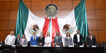 La política educativa que se presenta en este contexto adquiere especial relevancia por ser promovida desde una instancia de enorme peso, como lo es la Presidencia de la República. 