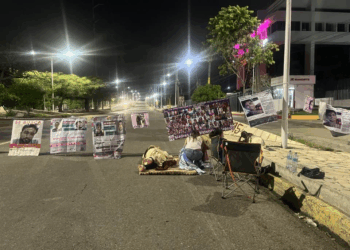 Piden a Ángel Torres que rinda cuentas por agresiones durante intento de desalojo.