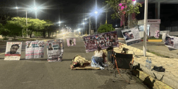 Piden a Ángel Torres que rinda cuentas por agresiones durante intento de desalojo.