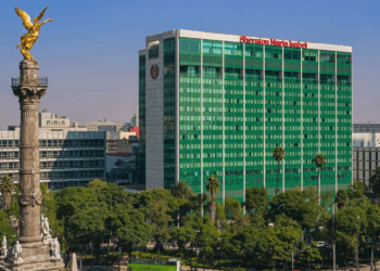 Se construyó en 1962, a expensas del millonario boliviano Antenor Patiño, más conocido como “rey del estaño”.