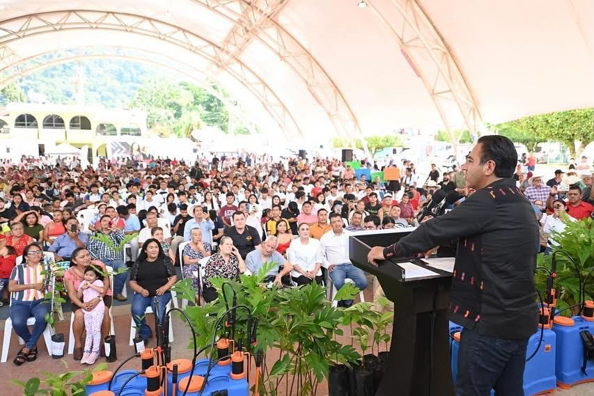 Encabezó acciones en salud, alfabetización, campo e infraestructura en Solosuchiapa e Ixtapangajoya.