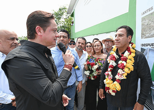 La comunidad escolar le expresó felicitaciones con motivo de su cumpleaños. 