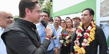 La comunidad escolar le expresó felicitaciones con motivo de su cumpleaños. 