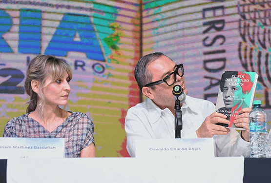 La politóloga Marian Martínez Bascuñán presentó su ensayo en la FIL UNACH ante un nutrido auditorio.