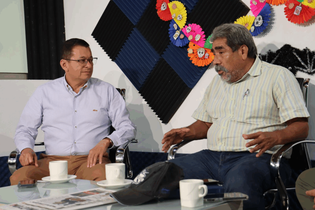 El profesor y también abogado puso en marcha una consultoría con sede permanente en la capital chiapaneca.