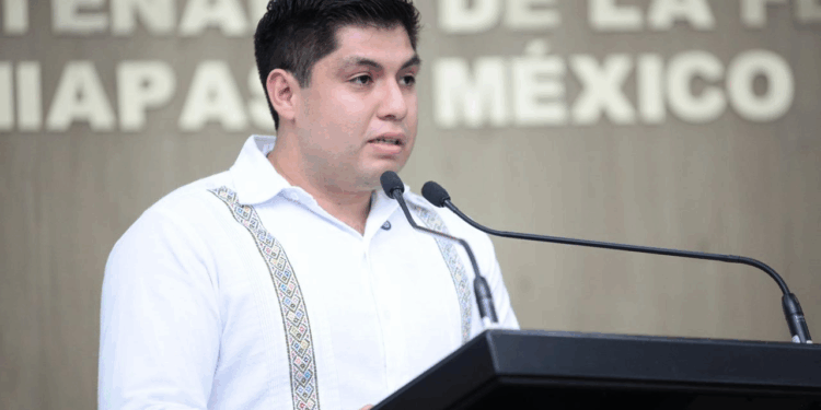 El diputado Luis Gordillo honró la vida del maestro Artemio López a dos años de su asesinato.