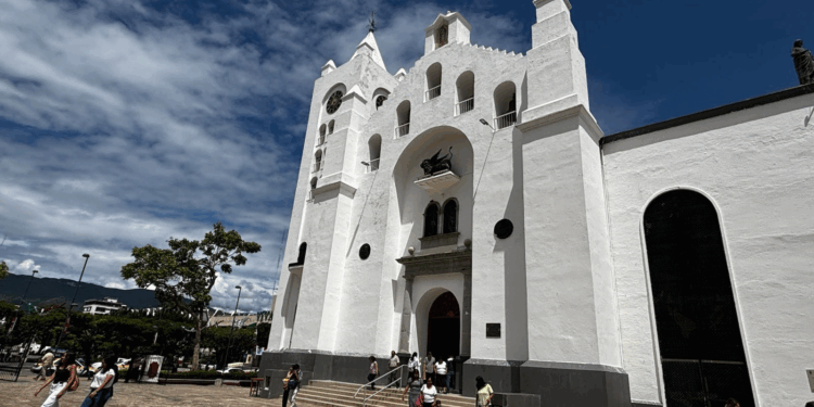 Delincuentes accedieron a números de miembros del arquidiócesis, para intentar extorsionar a algunos fieles.