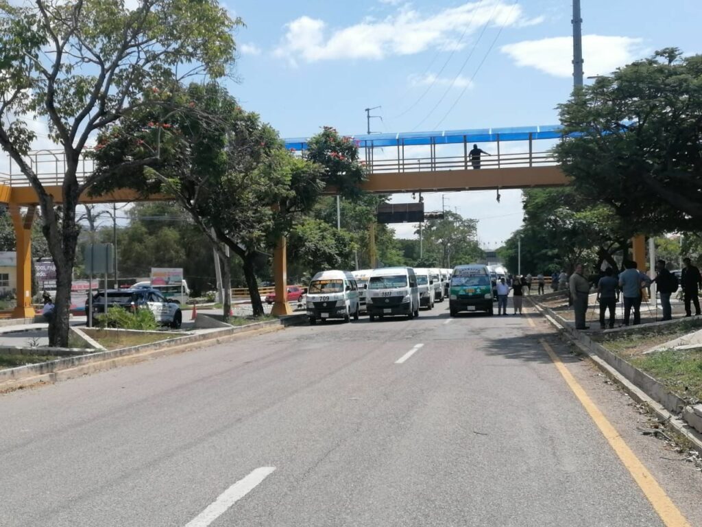 Transportistas solicitaron a Madres en Resistencia liberar vialidad afectada por más de dos semanas.