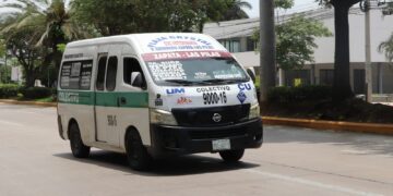 Nueve rutas suspenden labores para exigir a la SMyT frenar la operación irregular.