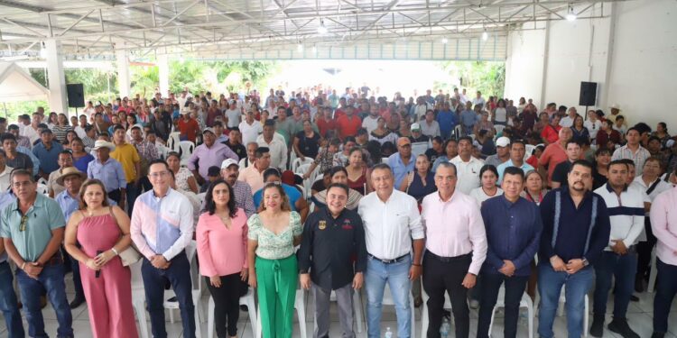 Dialogó con cafeticultores; la justicia no es ajena a su realidad.