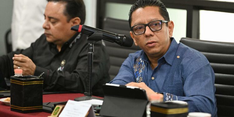 Encuesta priorizó alumbrado, agua, hospitales y drenaje.