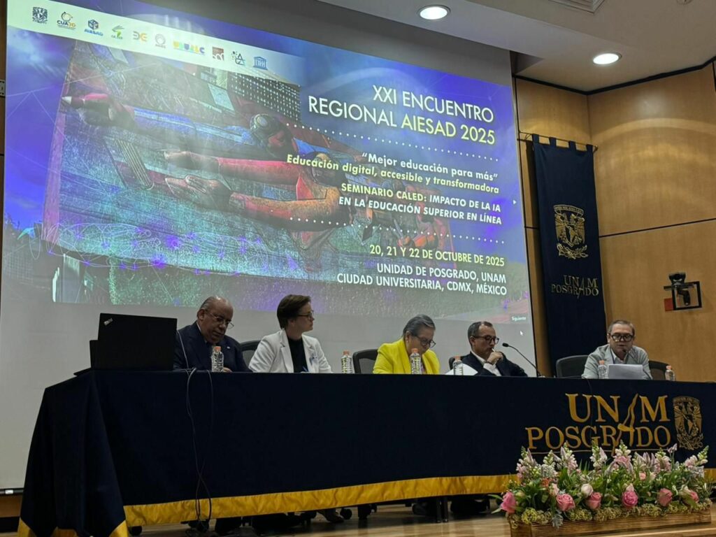 Oswaldo Chacón coordinó mesa de trabajo sobre gobernanza y tecnología educativa a distancia.