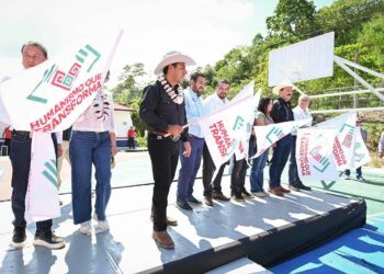 El Gobernador impulsó becas, salud y anunció millonarias obras viales y educativas.
