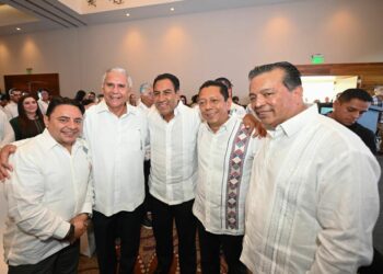 Eduardo Ramírez y Jorge Llaven inauguraron el encuentro junto a fiscales de la región.